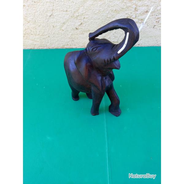 SUPERBE ELEPHANT MALE EN EBENE MASSIF . COMPLET .