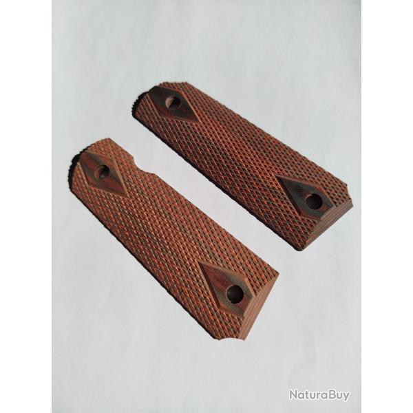Superbes plaquettes pour 1911 et clone en bois Mahogany.