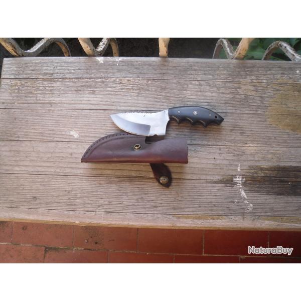 lot de deux originaux  couteaux