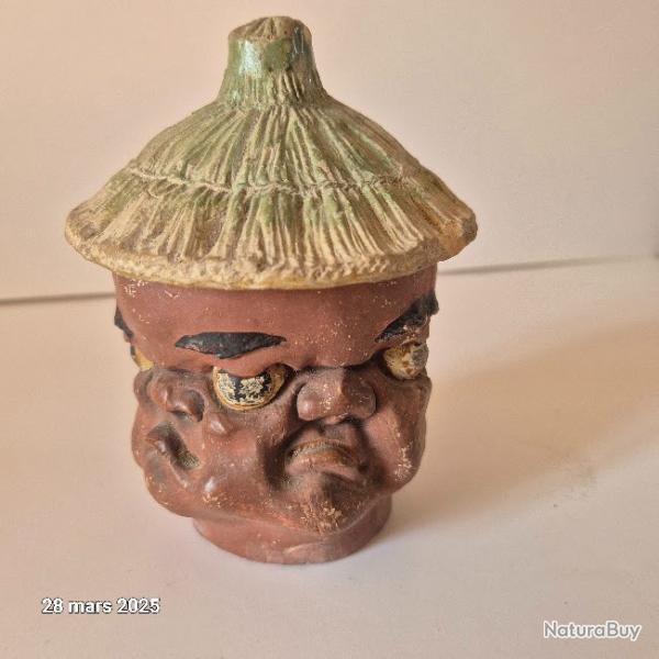 insolite,  pot en  argile, ou terre cuite aux 5 visages diff�rents, artisanal