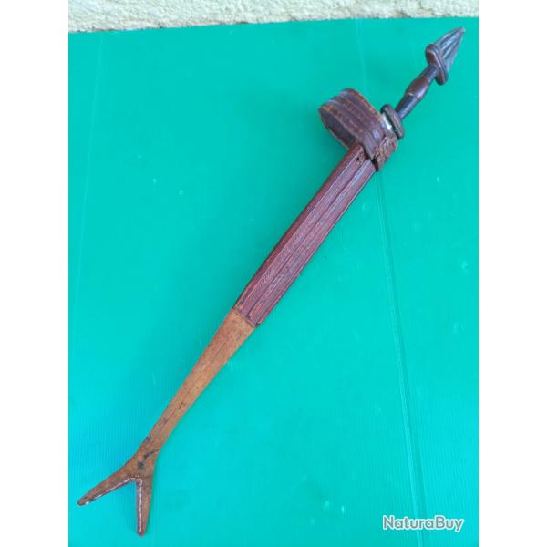 GRAND POIGNARD  DE  BRAS   .   ARME &  OUTIL  DE  TOUAREG  AVEC  SON  FOURREAU   .