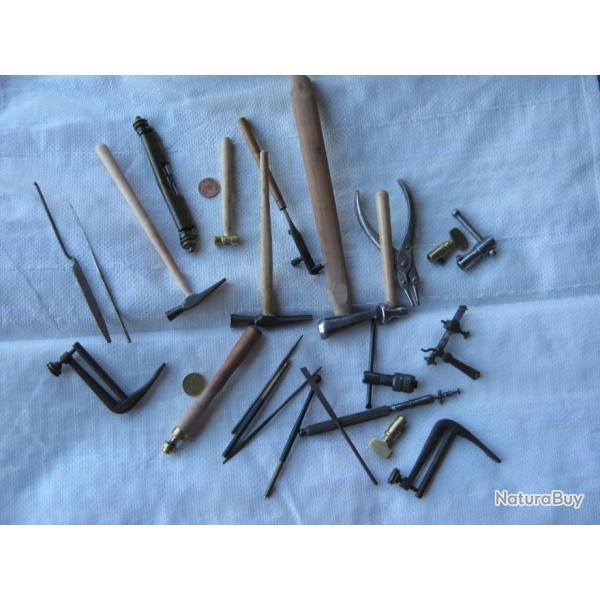 UN LOT OUTILS POUR HORLOGER