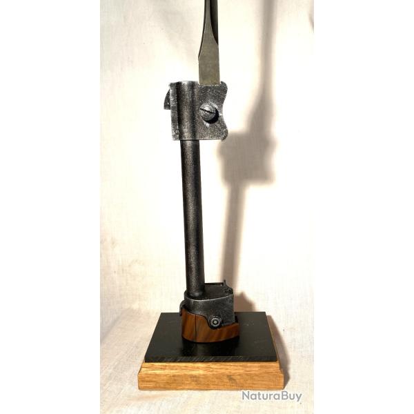 Support-prsentoir pour baonnette CARCANO 91 CAVALERIE avec socle bois