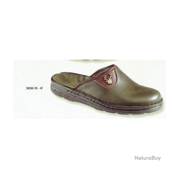 Pantouffles chaussons cuir olive , chasse motif Cerf Fritzmann