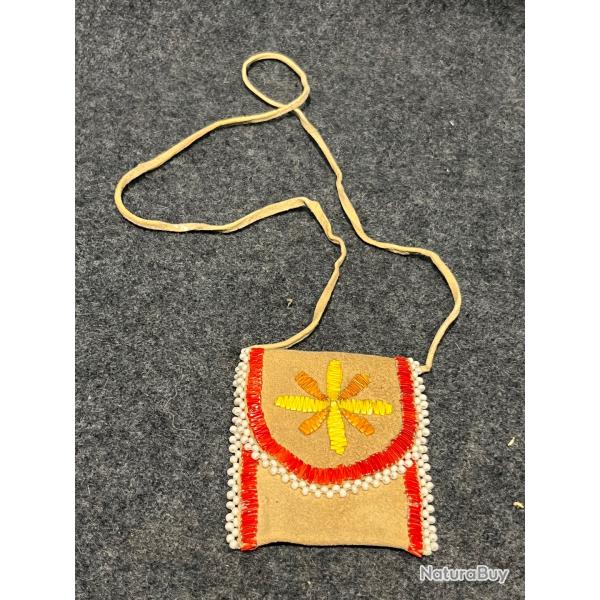 Jolie pochette  sac m�decine pendentif indien des plaines   indianiste reconstitution trappeur