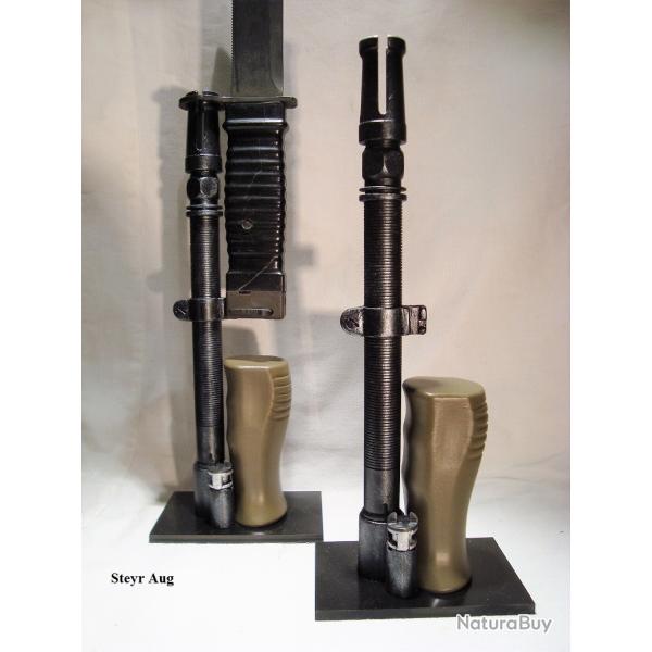 Support-prsentoir pour baonnette STEYR AUG avec socle bois