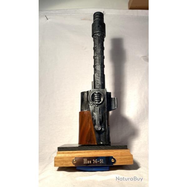 Support-prsentoir pour baonnette MAS 36/51 avec socle bois et plaque grave