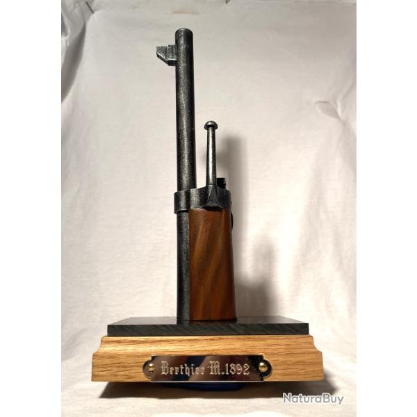 Support-prsentoir pour baonnette BERTHIER M.1892 avec socle bois et plaque grave