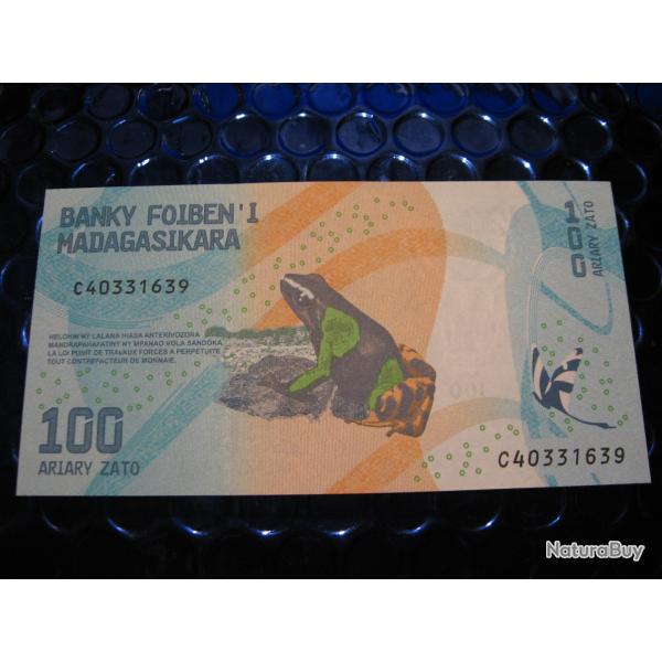 Madagascar   billet de 100 ariary (proche du neuf) grenouille