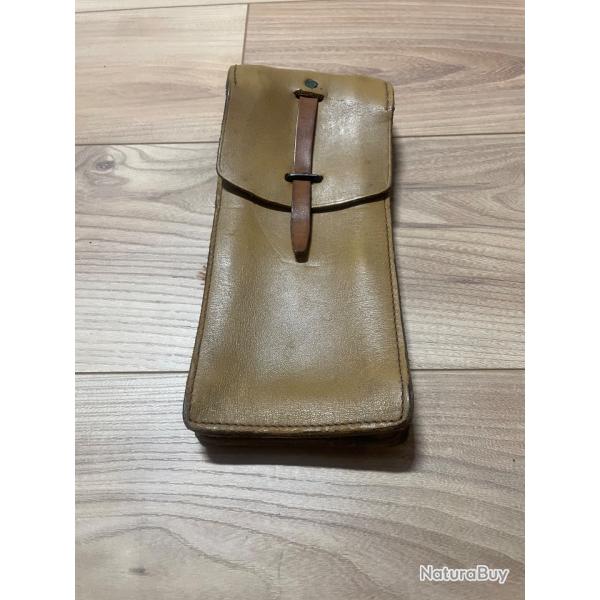 Porte-chargeurs en cuir jaune pour FM MAT 49 de l'Arm�e fran�aise