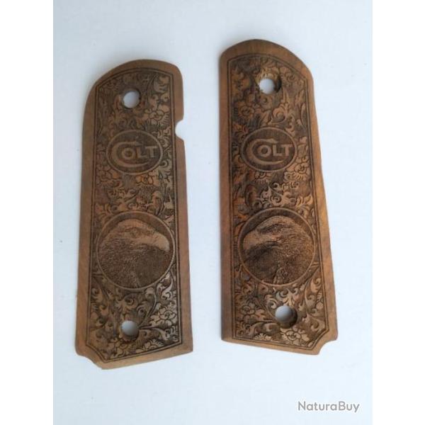 plaquette de crosse Colt 1911 en bois grav�, logo colt et t�te d'aigle. En stock, livraison rapide !