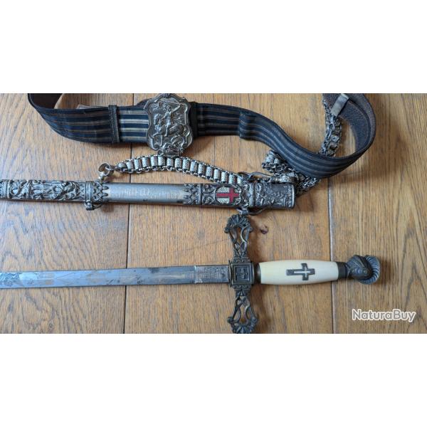 pe maonnique du 19 sicle avec son boudrier