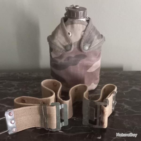 gourde fran�aise militaire avec quart + ceinturon  longueur ceinturon 97 cm