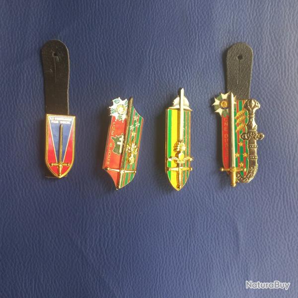 LOT DE 4 INSIGNES MILITAIRES