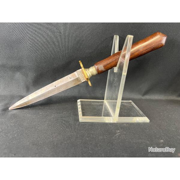 STYLET DIT PIQUE-COUILLE�