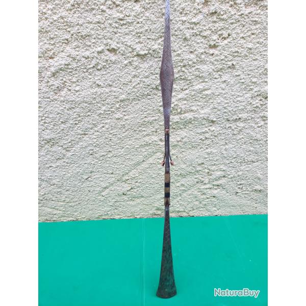 ANCIENNE  SAGAIE  AFRICAINE  .  SUPERBE TRAVAIL  ARTISANAL  .