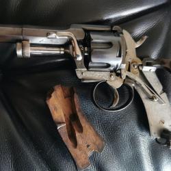 Superbe r&eacute;volver Fagnus Maquaire en calibre 11mm73