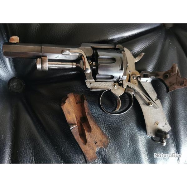Superbe r�volver Fagnus Maquaire en calibre 11mm73