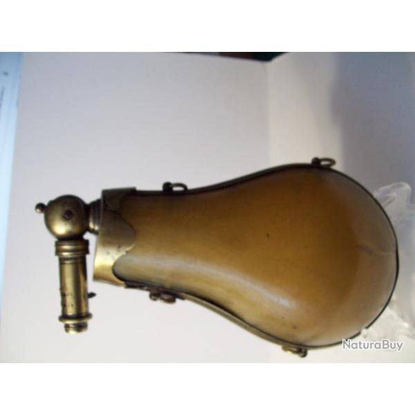 chasse poire a poudre noire vide en corne de bovin form� collection