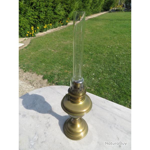 Ancienne grande lampe � p�trole en cuivre jaune avec son verre hauteur 50 cm Env - FRANCE(D�but XX�)