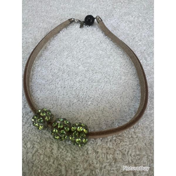 Collier cuir beige cristaluna avec 3 pendentif sph�re en cristal acrylique transparent swarovski