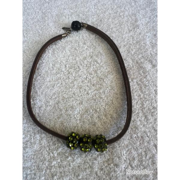 Collier cuir marron cristaluna avec 3 pendentif sph�re en cristal acrylique noir swarovski
