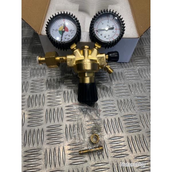 d�bilitre d�tendeur silex 30 L/min � deux manom�tres pour gaz Argon ou Argon +CO� poste soudure mig