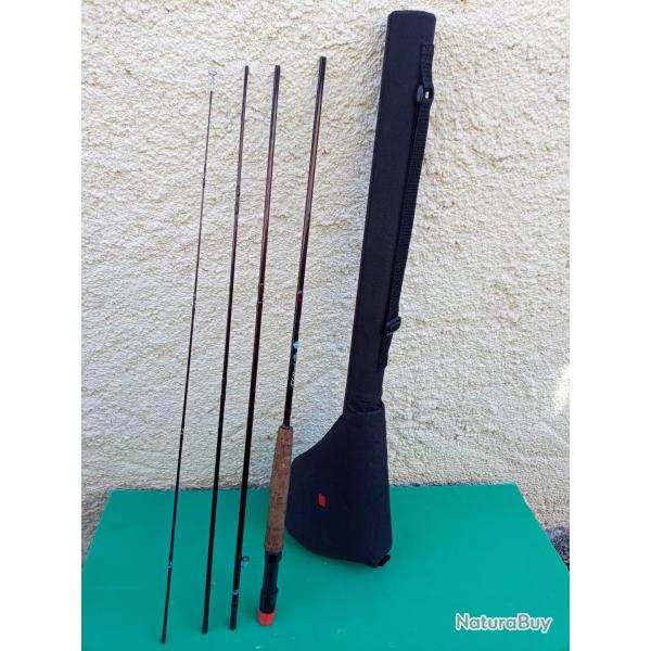 CANNE  A  MOUCHE DIPLOMAT 9'  FLY . DESIGN BY ABU GARCIA  SWEDEN  . AVEC CARQUOIS   .  BEL ETAT  .