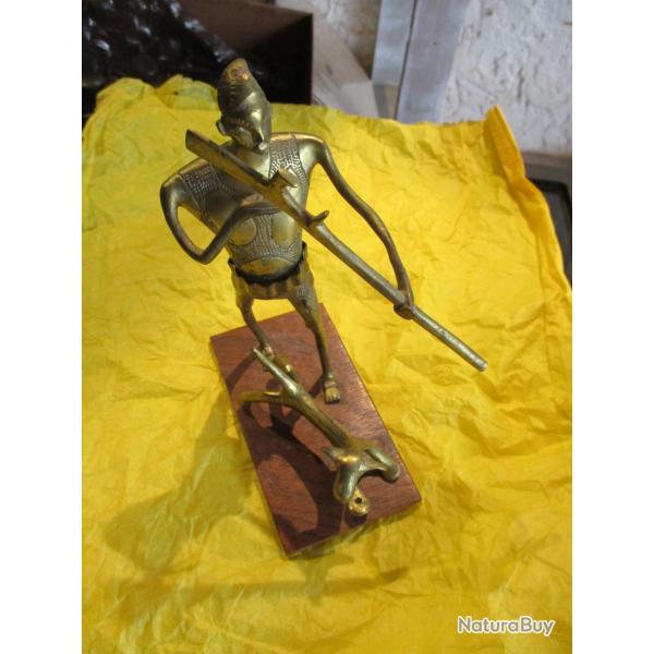 statuette chasseur  africain bronze du benin ancien
