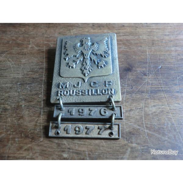 INSIGNE BROCHE M.J.C.F roussillon 1976 / 77  fia lyon