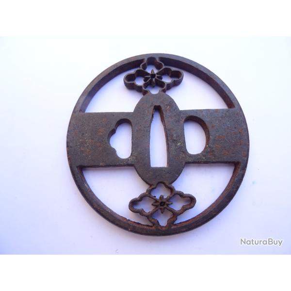 J209)  lot - beau suba en fer cisel� = pour katana , wakis , sabre ,  japonais , �do