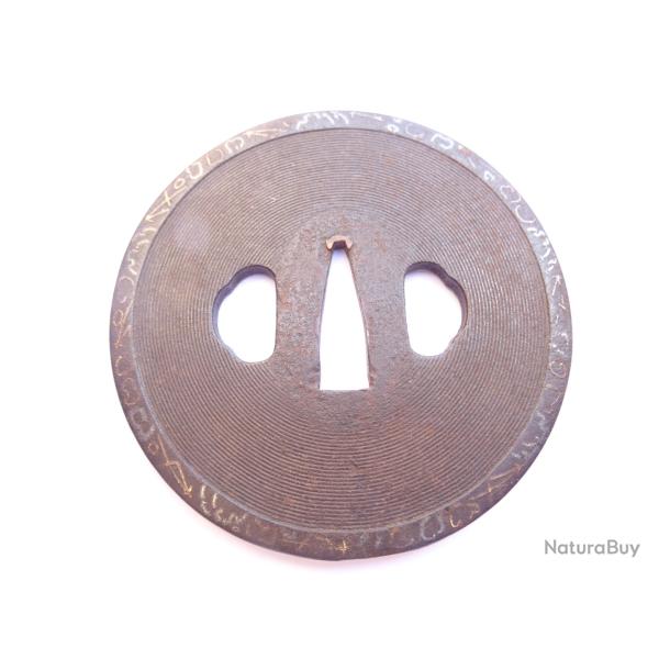 J221) lot - grand tsuba en fer cisel� et forg� = pour katana , sabre , japonais , �do