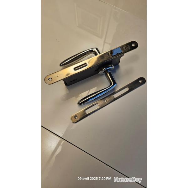 POIGN�ES ET SERRURES DE PORTE STV  �7