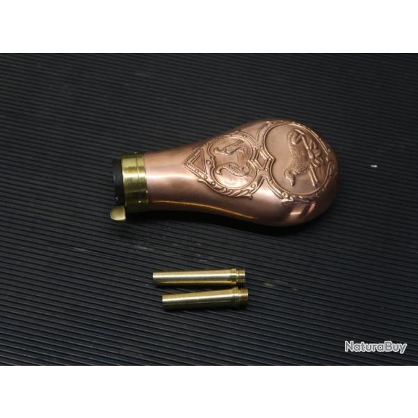 Poire a poudre neuve en cuivre avec deux becs poudre noire collection REF 47/2025