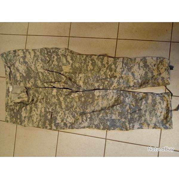 Vrai pantalon treillis digital acu de l'arm�e am�ricaine.