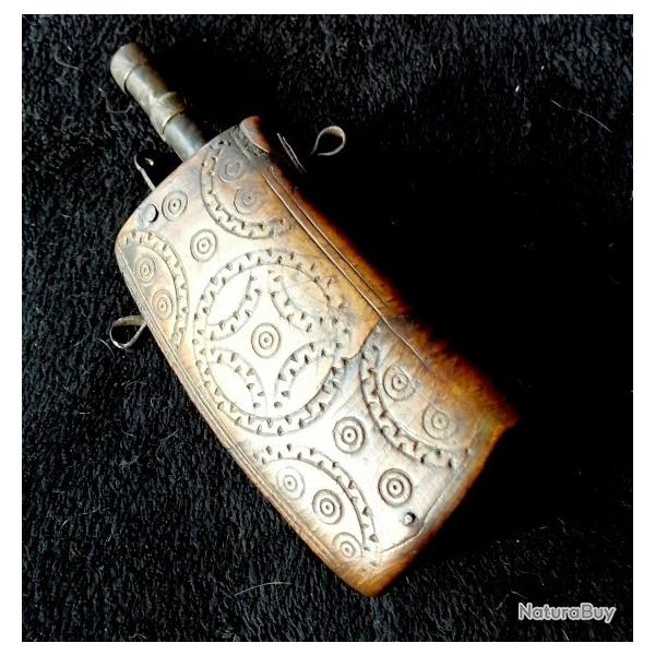 BELLE POIRE A POUDRE XVI/XVII