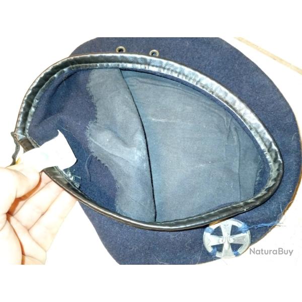 Bret noir des scouts de France avec insigne taille 55 cm .