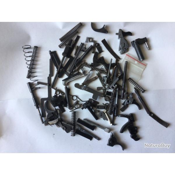 VENDU PAR LE-CUIRASSIER IMPORTANT LOT DE PI�CES D�TACH�ES POUR REVOLVERS ET PISTOLETS ALARME