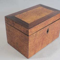 Ancienne bo&icirc;te &agrave; th&eacute; bois