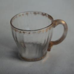 Ancien verre à liqueur à anse verre soufflé émaillé or