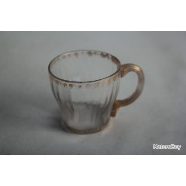 Ancien verre � liqueur � anse verre souffl� �maill� or