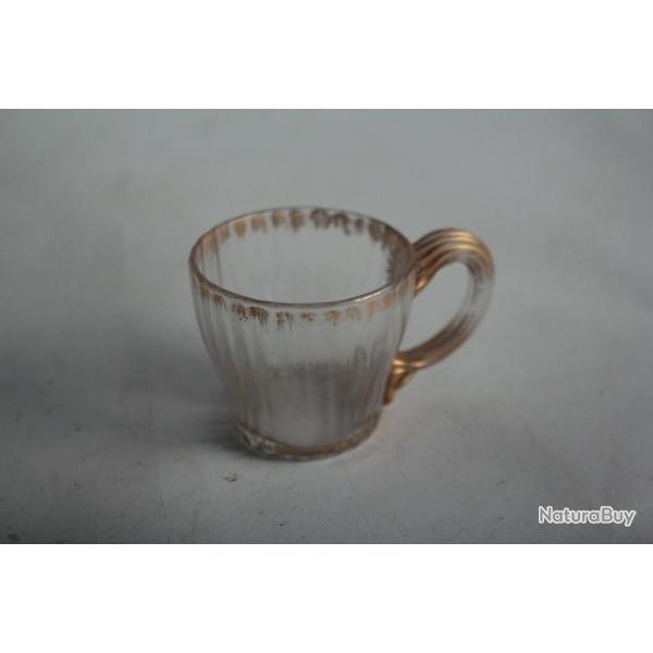 Ancien verre � liqueur � anse verre souffl� �maill� or