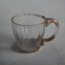 Ancien verre à liqueur à anse verre soufflé émaillé or