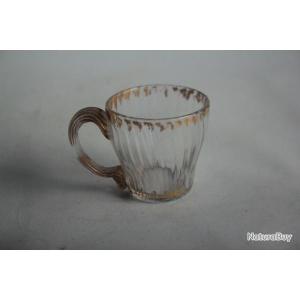 Ancien verre � liqueur � anse verre souffl� �maill� or