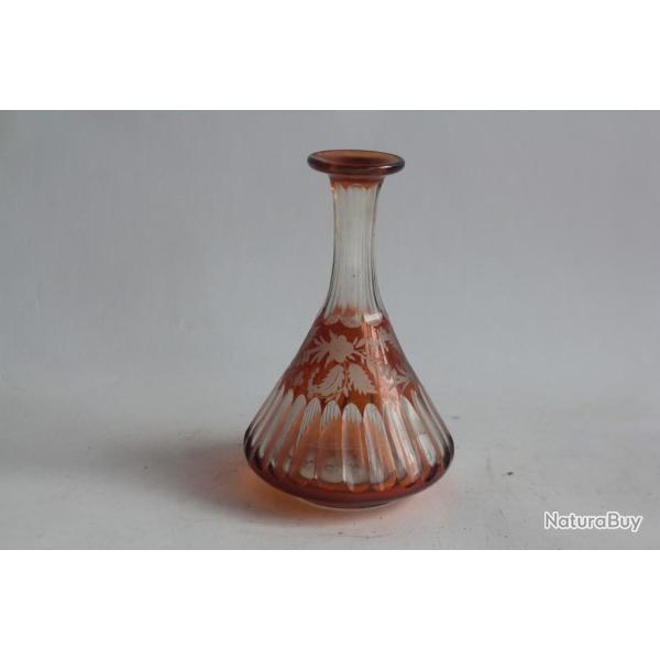 Vase Flacon cristal de Boh�me taill� ambre