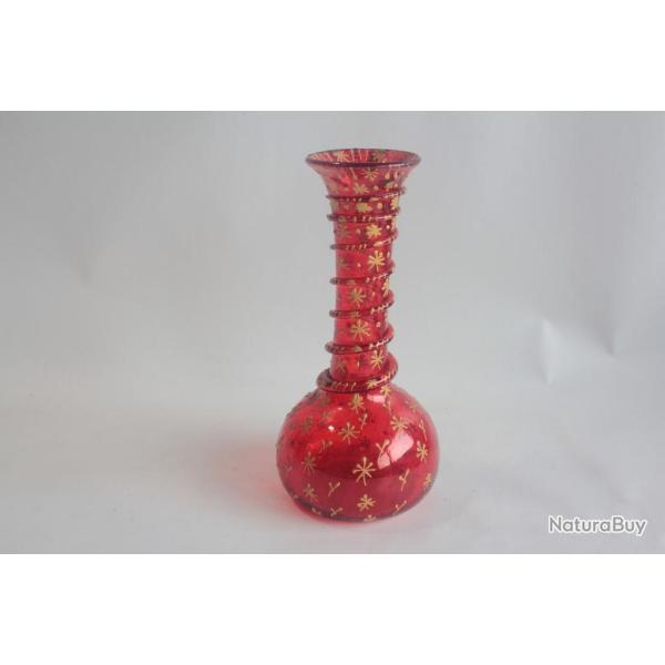 Vase verre souffl� �maill� rouge et or oriental