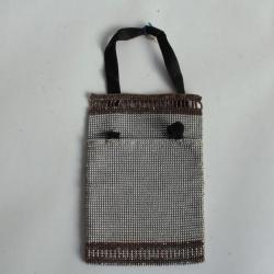 Bourse en perles de verre et acier facetté