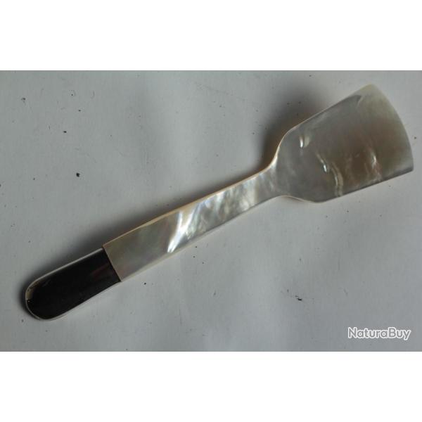 Cuill�re � sucre argent et nacre