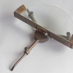 Ancien instrument scientifique Loupe