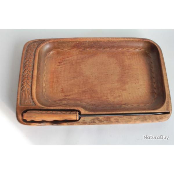 Planche � d�couper bois sculpt� couteau Suisse